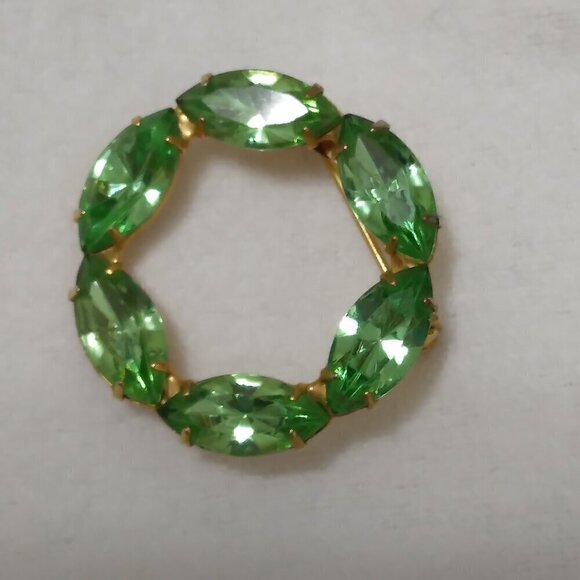 Vintage Peridot Green Rhinestone Circular Pin Brooch - Picture 2 of 6